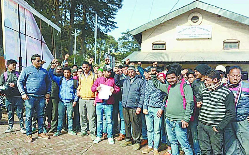 Aruli villagers performed for the road in the Tehsil