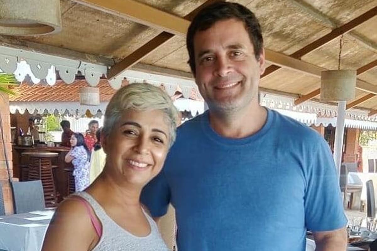 Rahul Gandhi is holidaying in Goa with Sonia Gandhi also posed for photographs with patrons