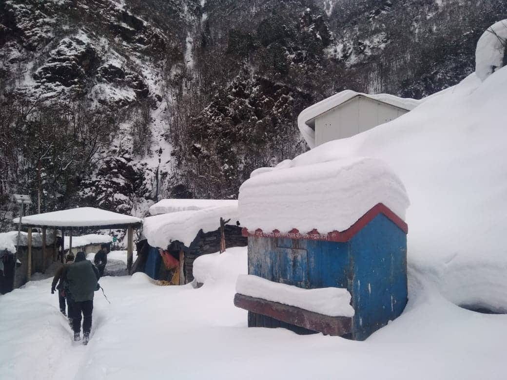 heavy snowfall in uttarakhand hilly area people facing bitter cold