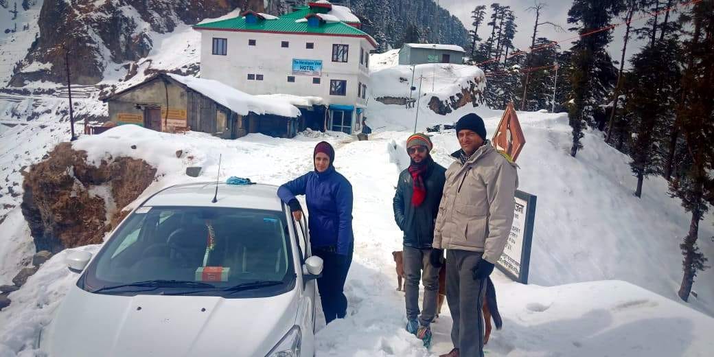 Weather Update:Delhi Tourist stuck in snowfall at chakrata from seven days