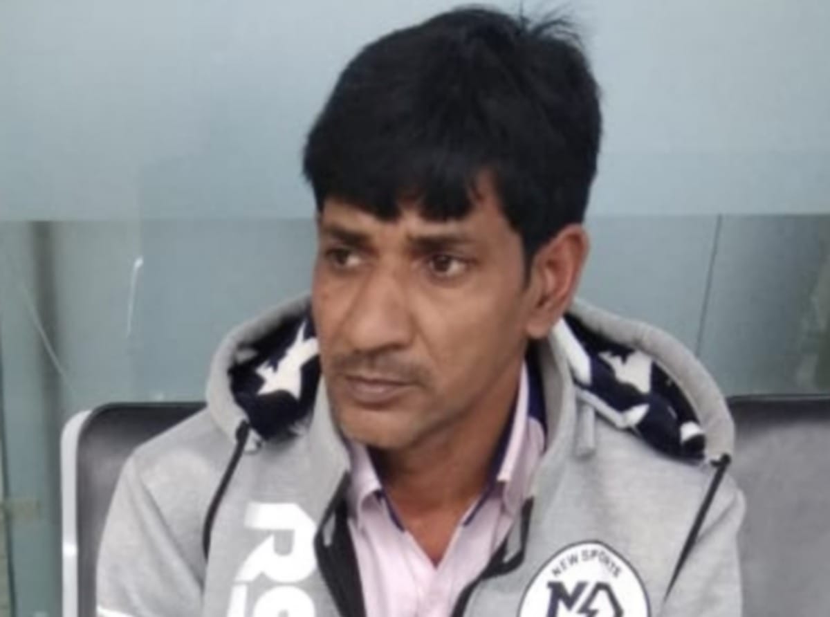 SIMI member stopped on airport for travelling in varanasi