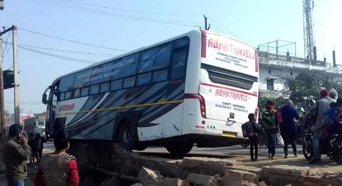 Bus uncontrolled and no one injured  in azamgarh