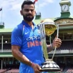 विश्व कप ट्रॉफी के साथ विराट कोहली