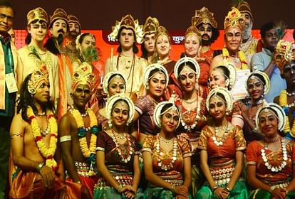 Russia Malaysia and Sri Lanka Artists present in ram leela in Prayagraj Kumbh Mela 2019