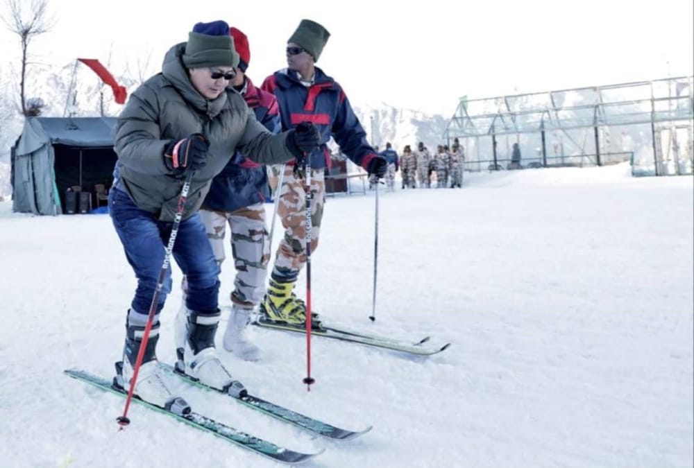 Union state minister kiren rijiju enjoyed skiing in auli 