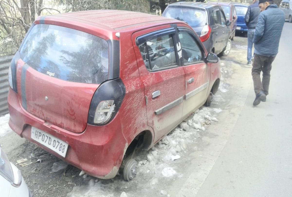 unknown person stolen all tyres of a car in shimla and broke four car front mirror