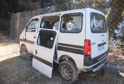unknown person stolen all tyres of a car in shimla and broke four car front mirror