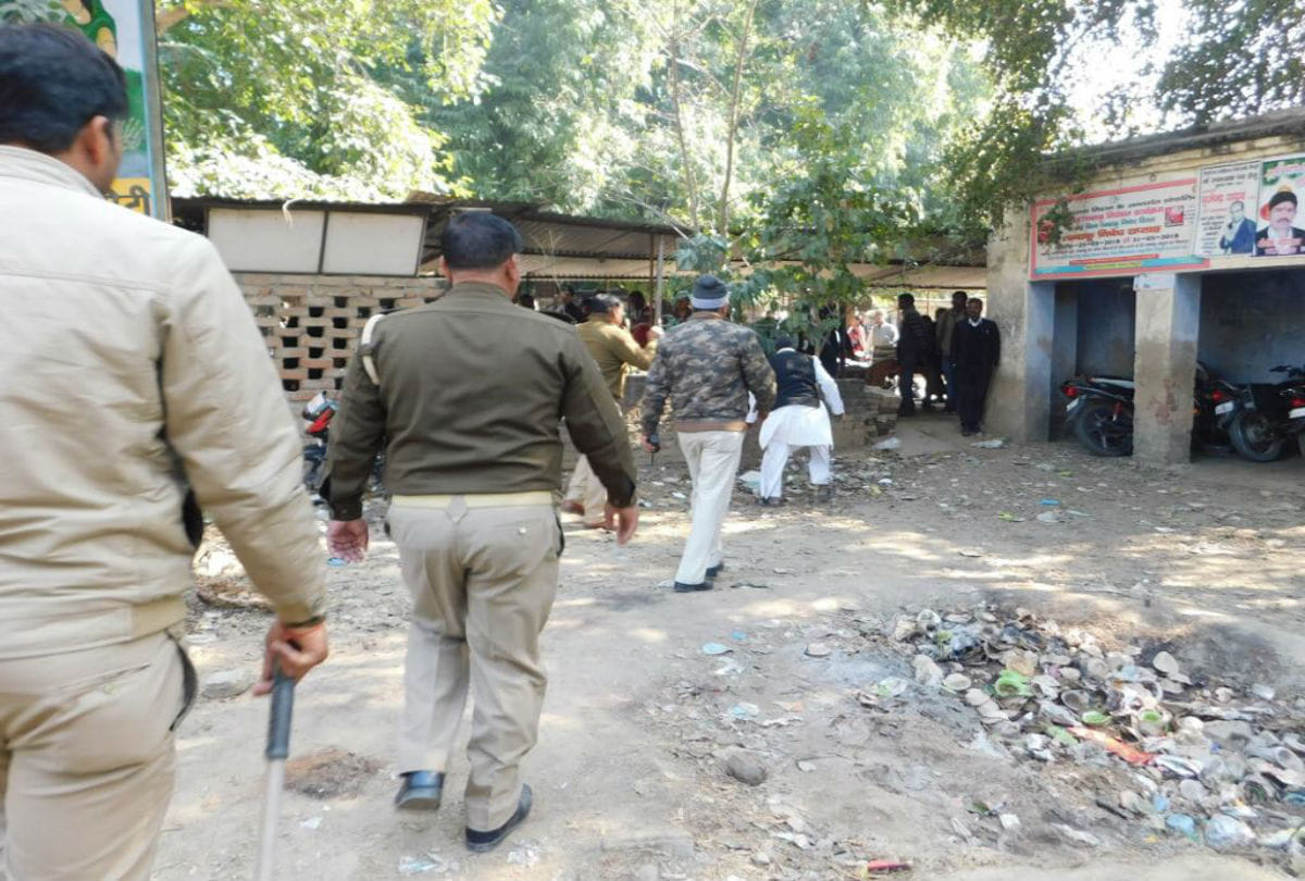 clash between prisoners and policemen at court campus in mainpuri