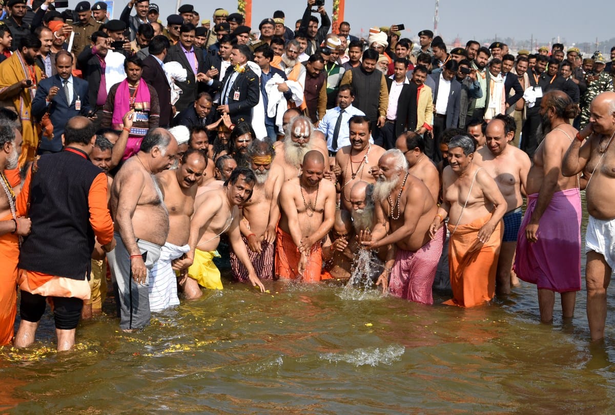Yogi cabinet get Holy dip in Allahabad Sangam Kumbh Mela 2019,see photos