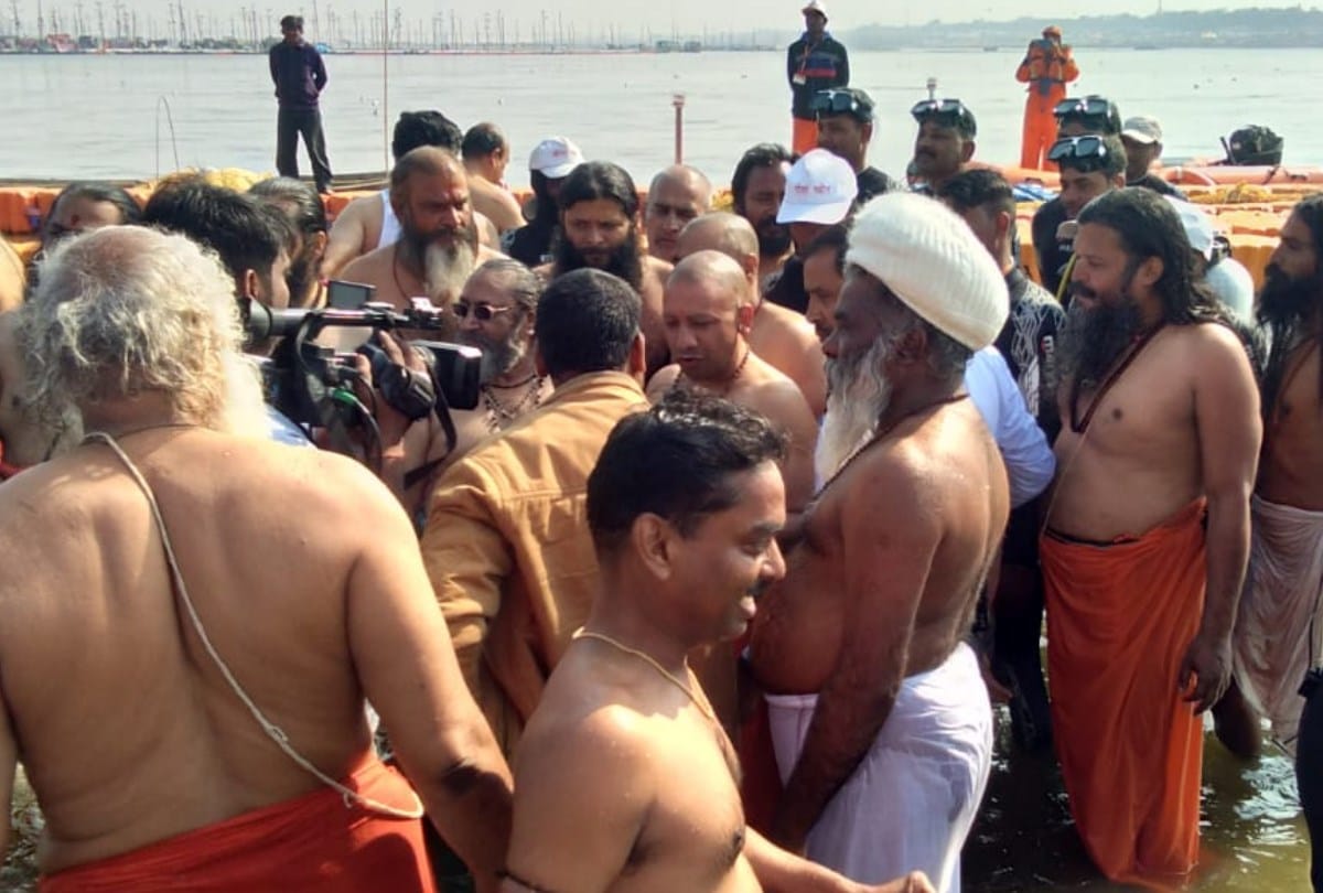 kumbh 2019:CM yogi sangam snan after cabinet meeting in prayagraj Kumbh Mela 2019