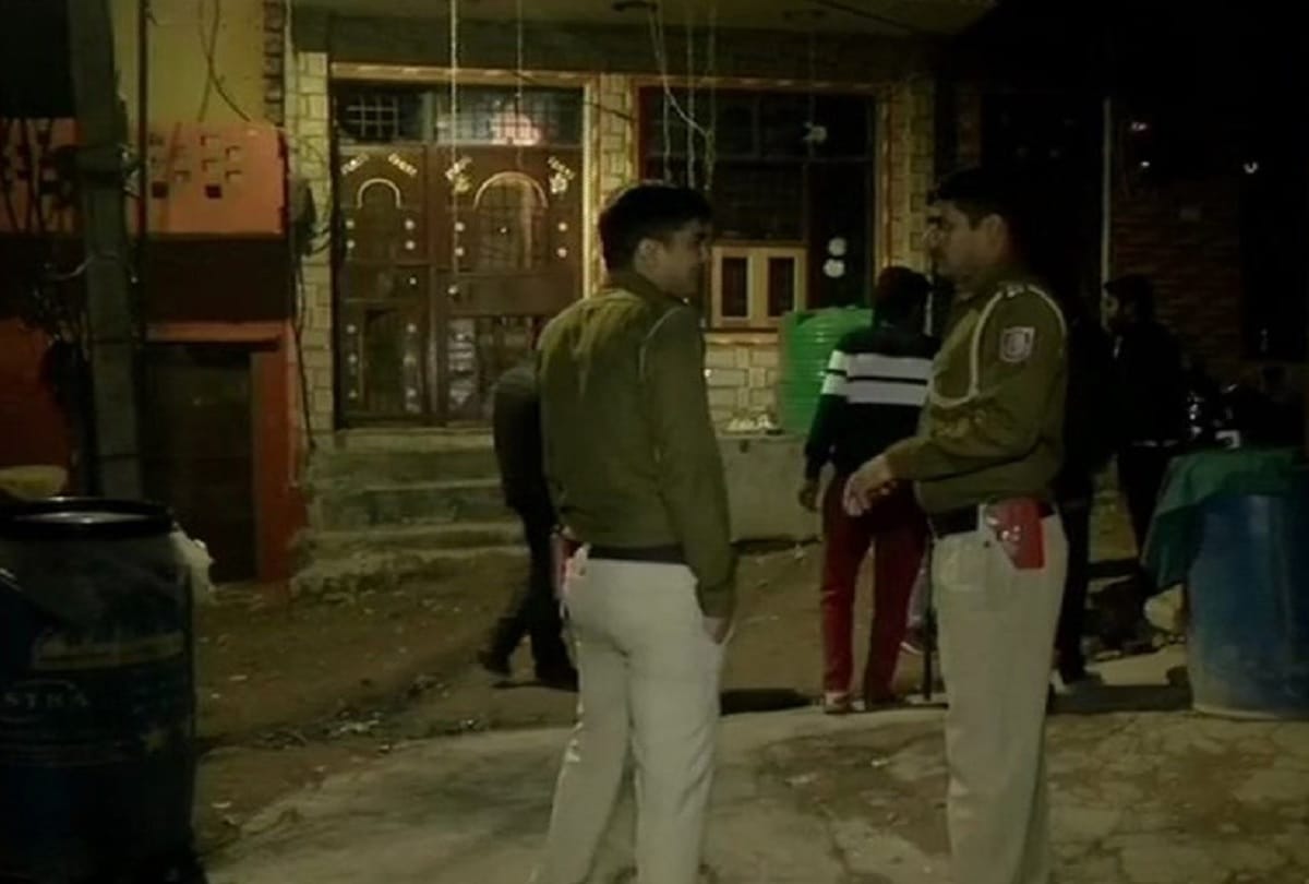 delhi police arrest wanted criminal shrikant after encounter at netaji subhash palce