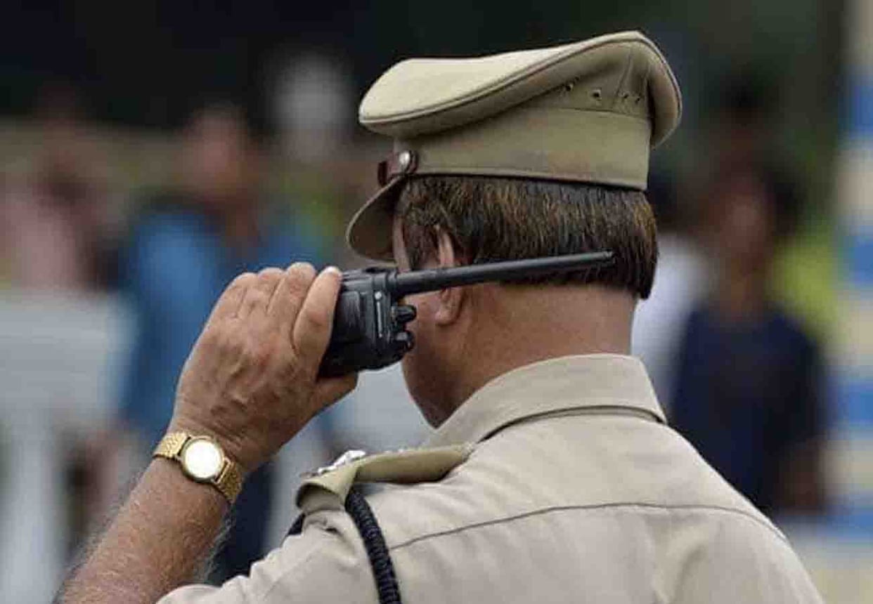 History Sheeter Anar singh escaped from police jalaun