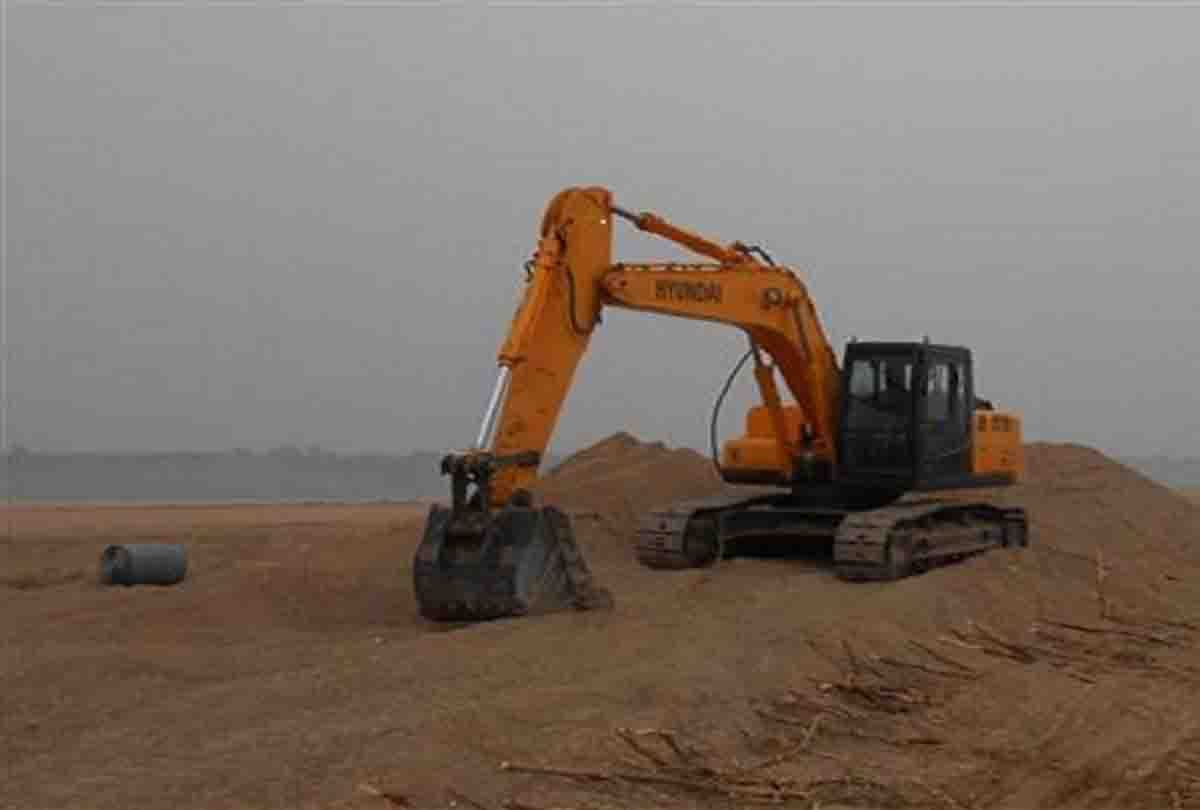 Illegal mining case victim sp mlc ramesh mishra money in bollywood