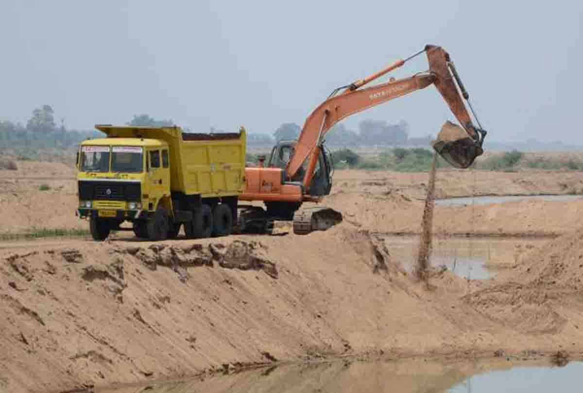 Illegal mining case victim sp mlc ramesh mishra money in bollywood