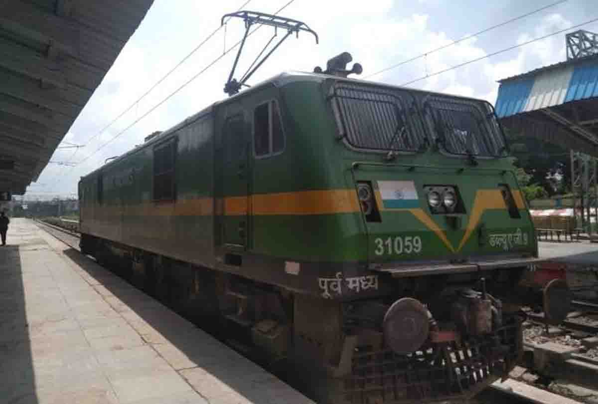 train engine fail in kanpur lucknow rail track