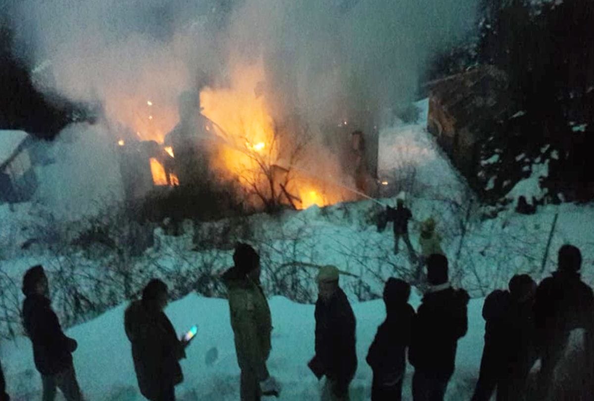 Twostoreyed house gutted in fire in charabra shimla