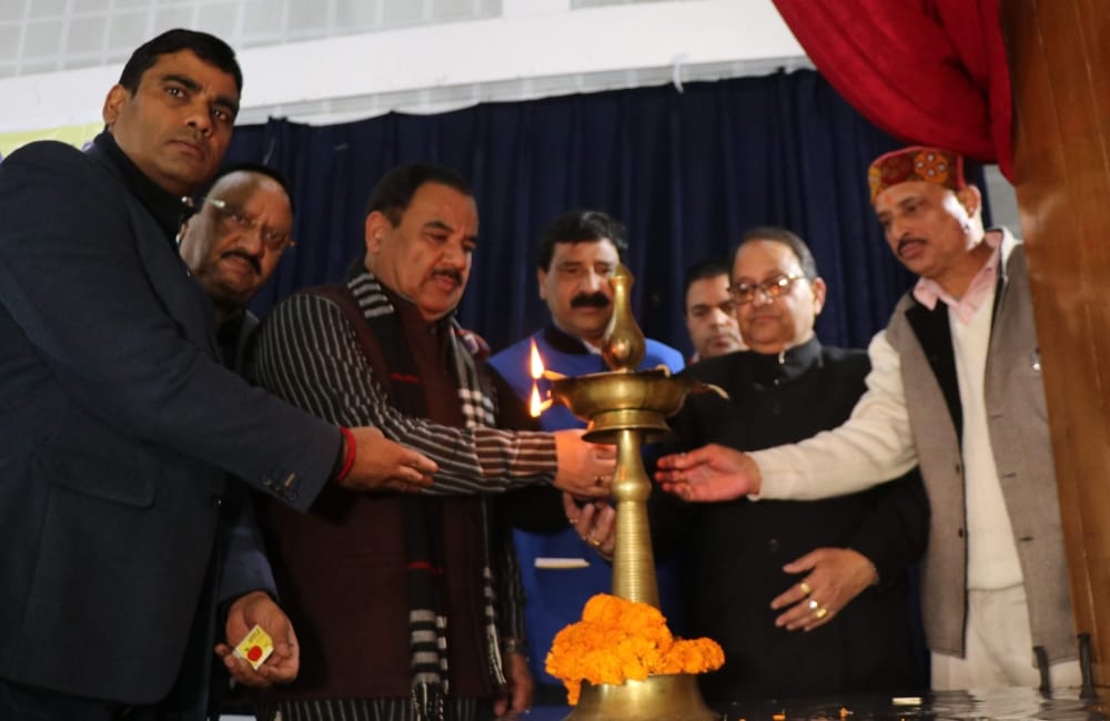 bjp leader harak singh rawat praised rahul gandhi