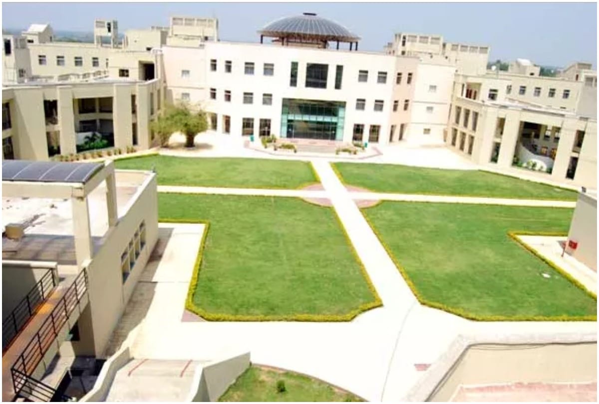 indian school of business hyderabad on 24th position in top business schools list