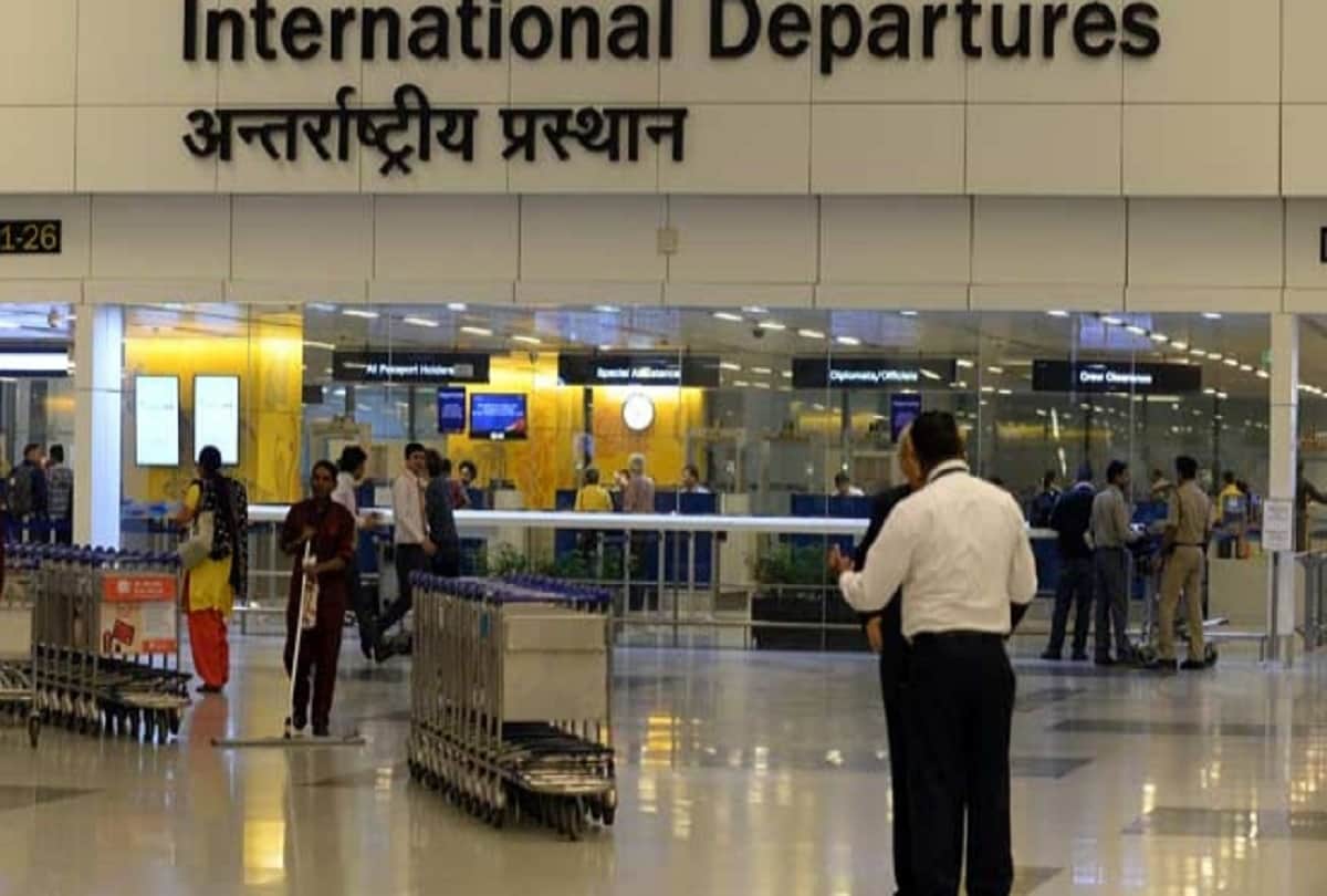 Drone flying at delhi airport before beating the retreat 2019