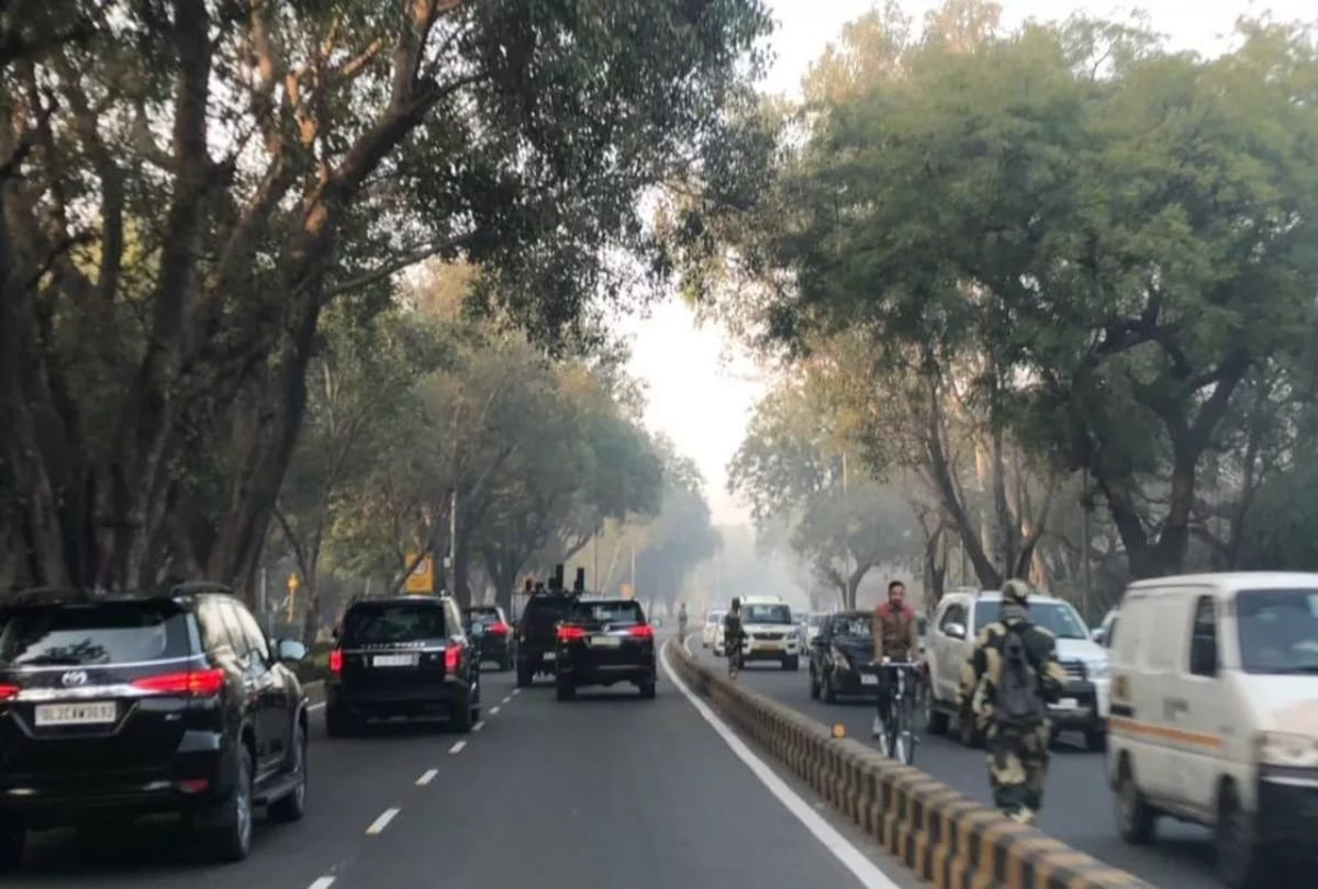 delhi police stops traffic of delhi for convoy of pm modi spg writes complaint commissioner know why