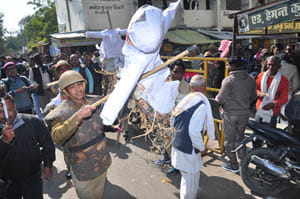 people make fire pm statue