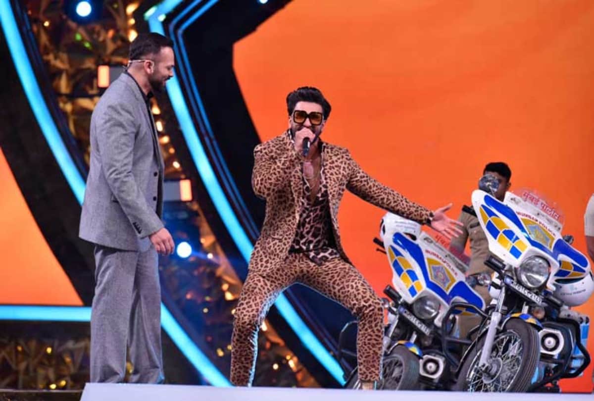 Ranveer Singh troll on social media for leopard print suit at Umang 2019