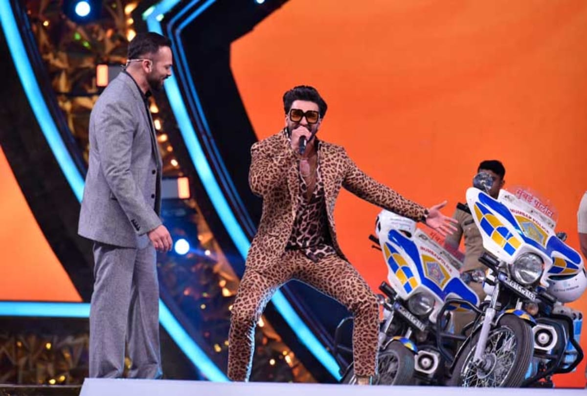 Ranveer Singh troll on social media for leopard print suit at Umang 2019