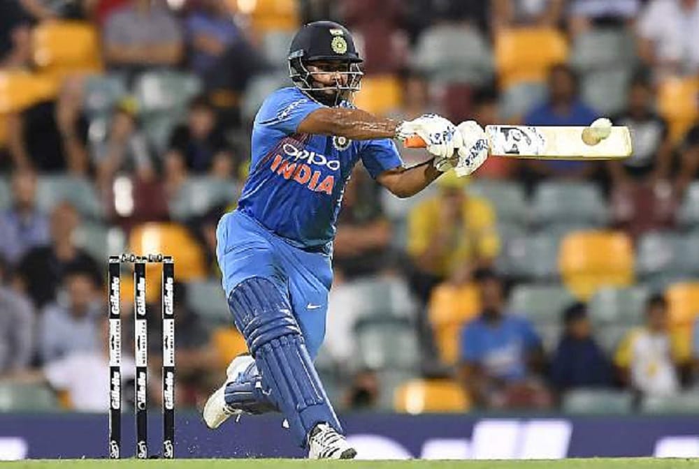 rishabh pant should not be included for world cup bring back dinesh karthik
