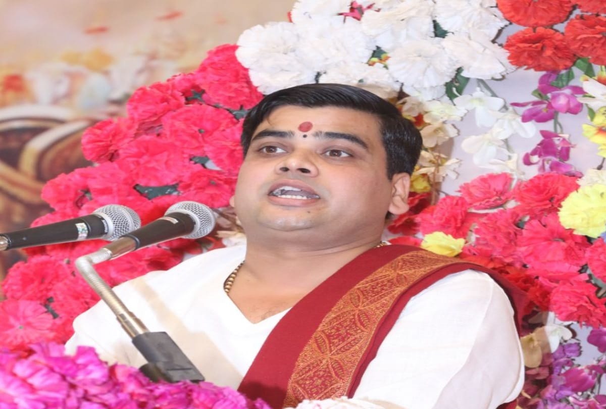 kumbh 2019: Acharya Shantanu maharaj katha in kumbh mela prayagraj