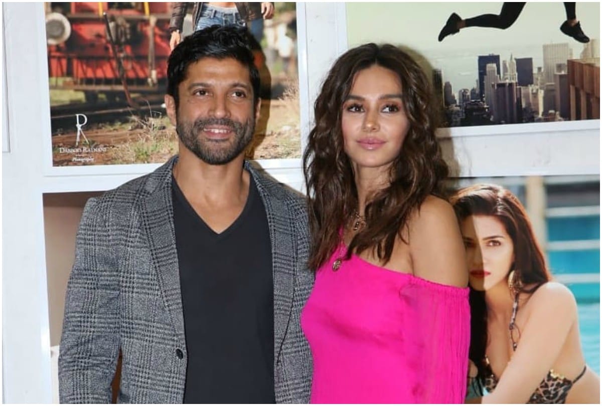 Javed Akhtar Son Farhan Akhtar will marry With Long Time Girlfriend Shibani Dandekar