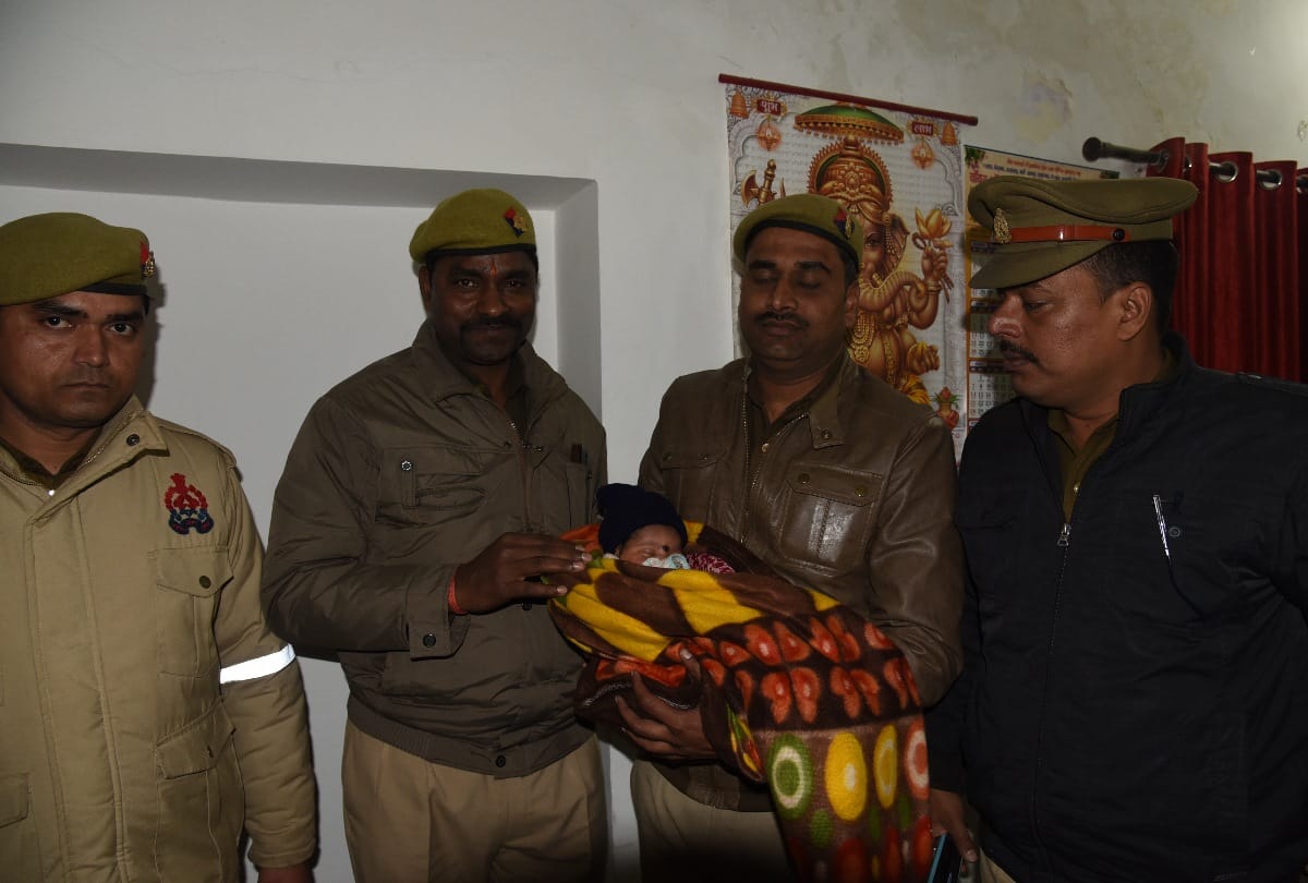 fifteen days girl found on footpath of mahanagar in lucknow