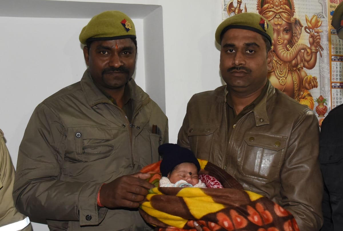 fifteen days girl found on footpath of mahanagar in lucknow