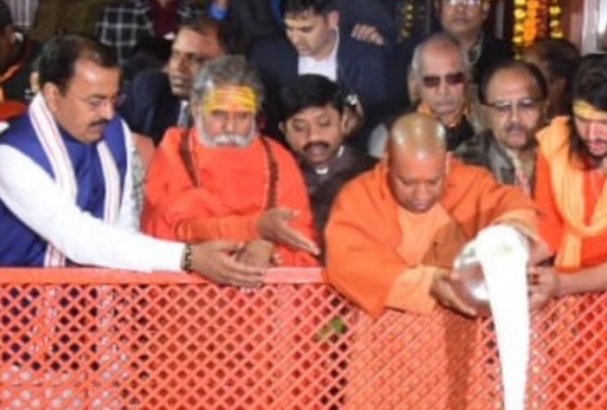 Yogi prayed to Hanumanji to remove obstacles of Ram temple in Allahabad Kumbh Mela