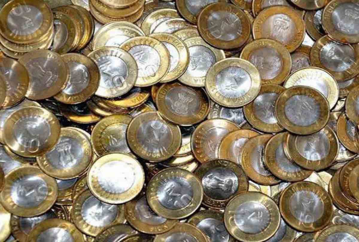 Coin of 15 lakh rupees caught in etawah after note ban