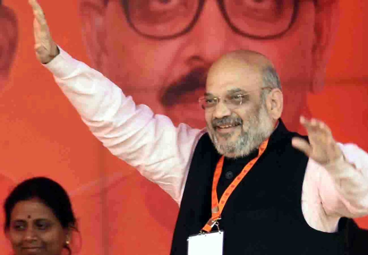 amit shah targets akhilesh mayawati rahul and priyanka