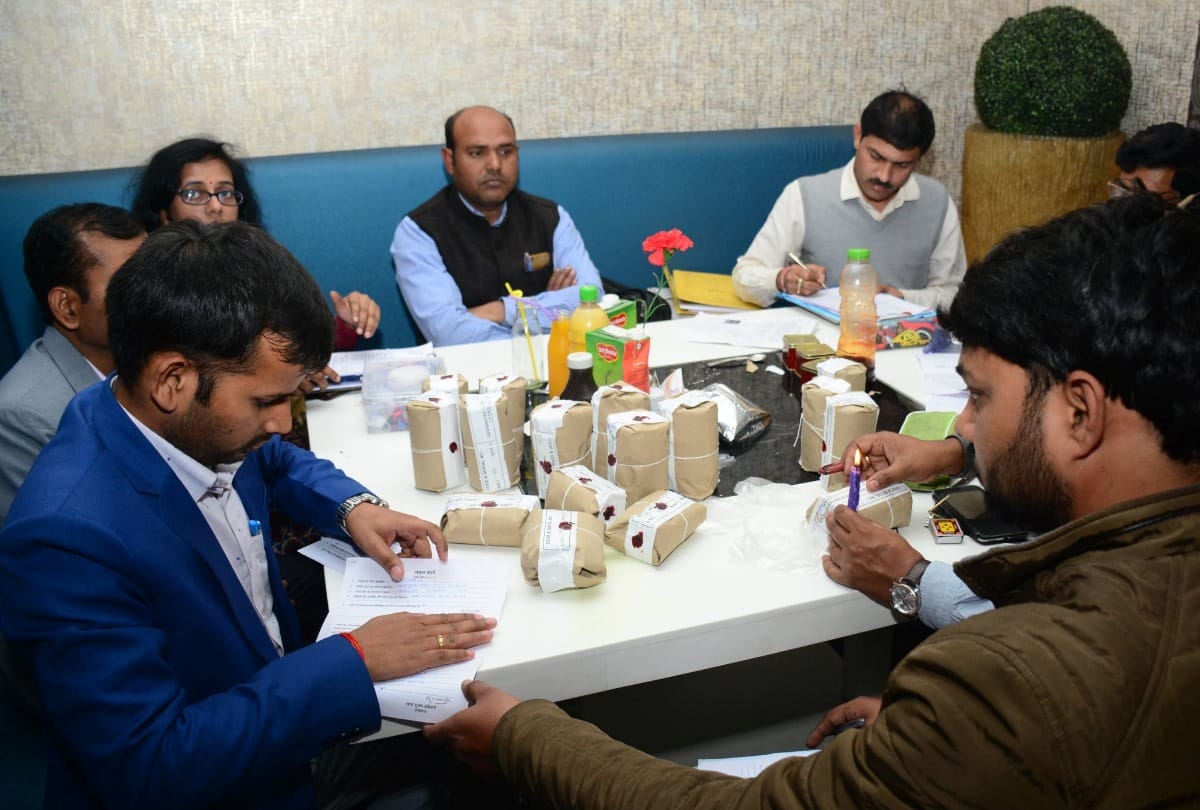 FSDA team raid in sky plaza restaurant of lucknow