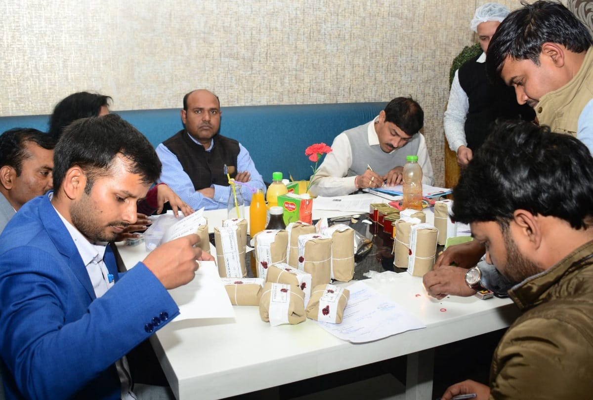 FSDA team raid in sky plaza restaurant of lucknow