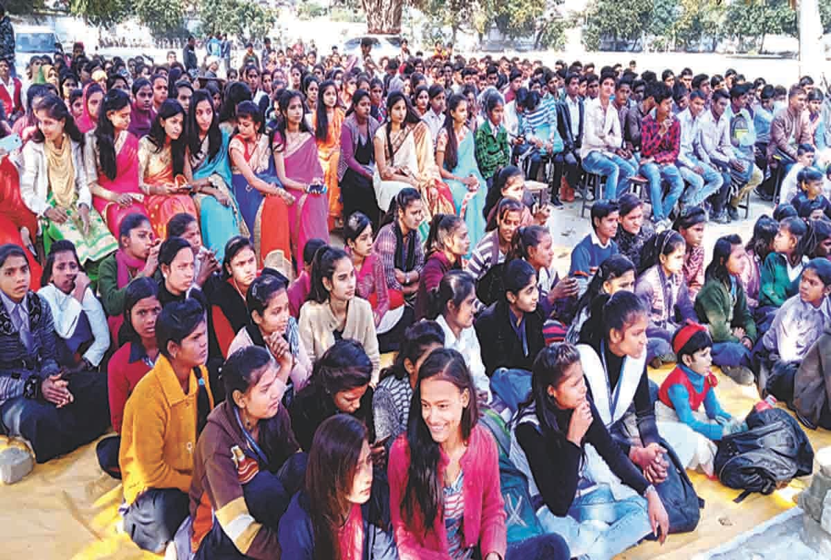 The farewell to senior students and students