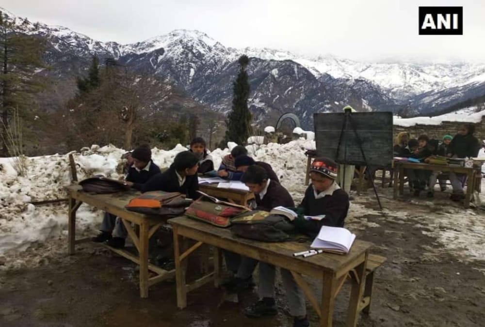 Villages and parents clear snow from school themselves in chamoli