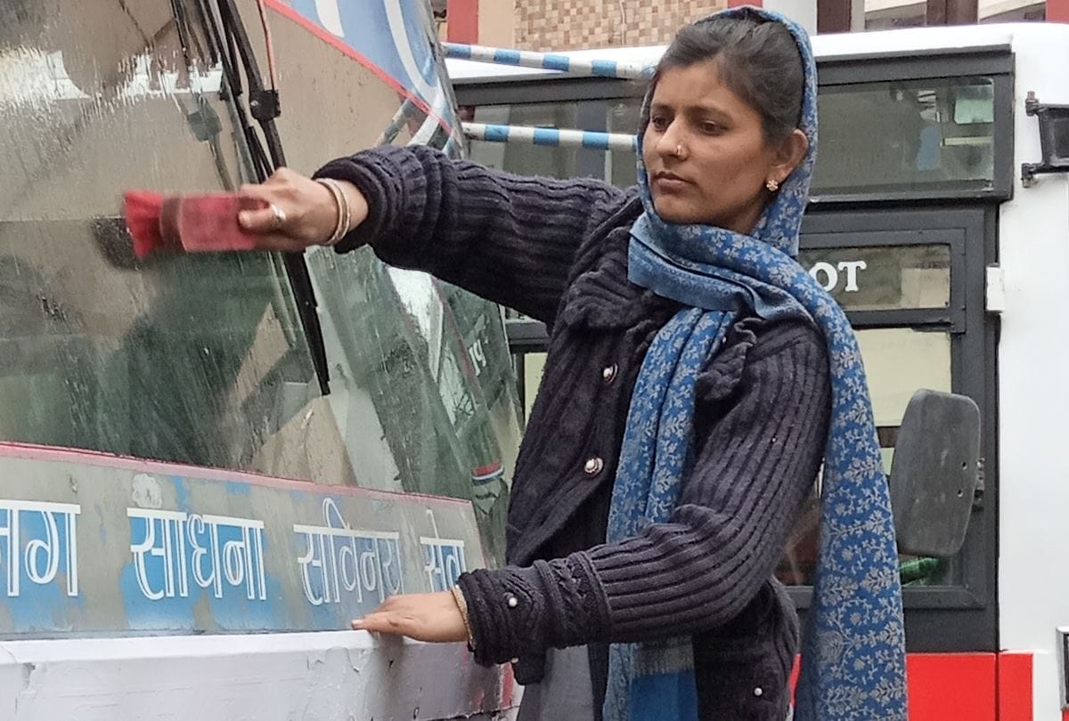 Meera washimg HRTC Buses in Sirmour Himachal Pradesh
