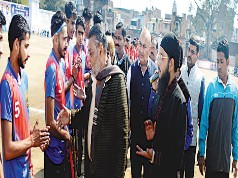 Itarsi teams in hockey match