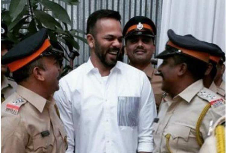 rohit shetty donates 51 lakh rupee to mumbai police from simmba collection