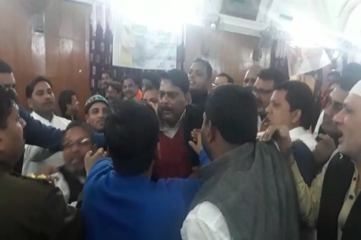 Meerut, Ruckus in municipal board meeting and councilor tried to suicide