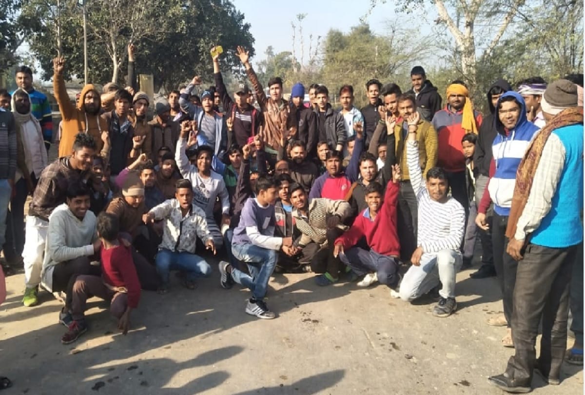 smugglers firing on villagers in mathura
