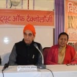 मेरठ इंस्टीट्यूट ऑफ टैक्नोलॉजी में वार्ता करते केंद्रीय मंत्री सत्यपाल सिंह