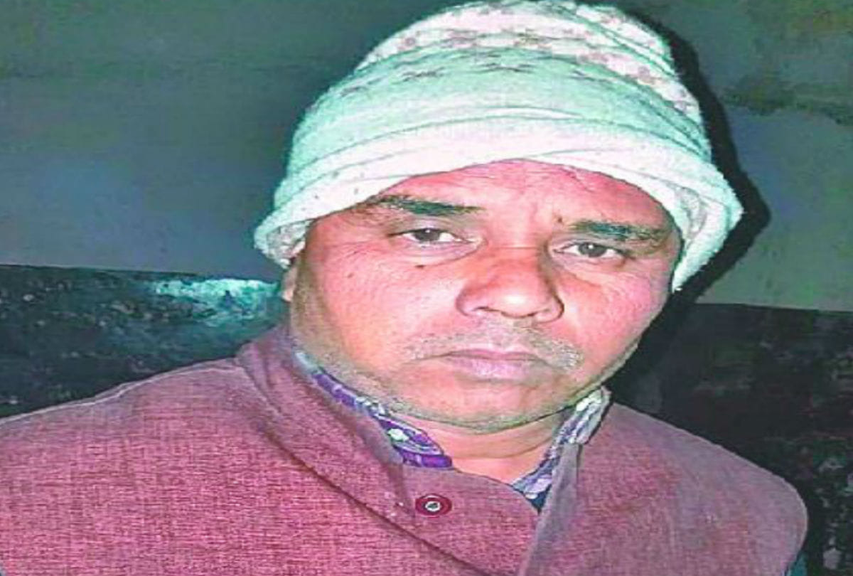 fourth grade employee of education department arrested for fraud in agra