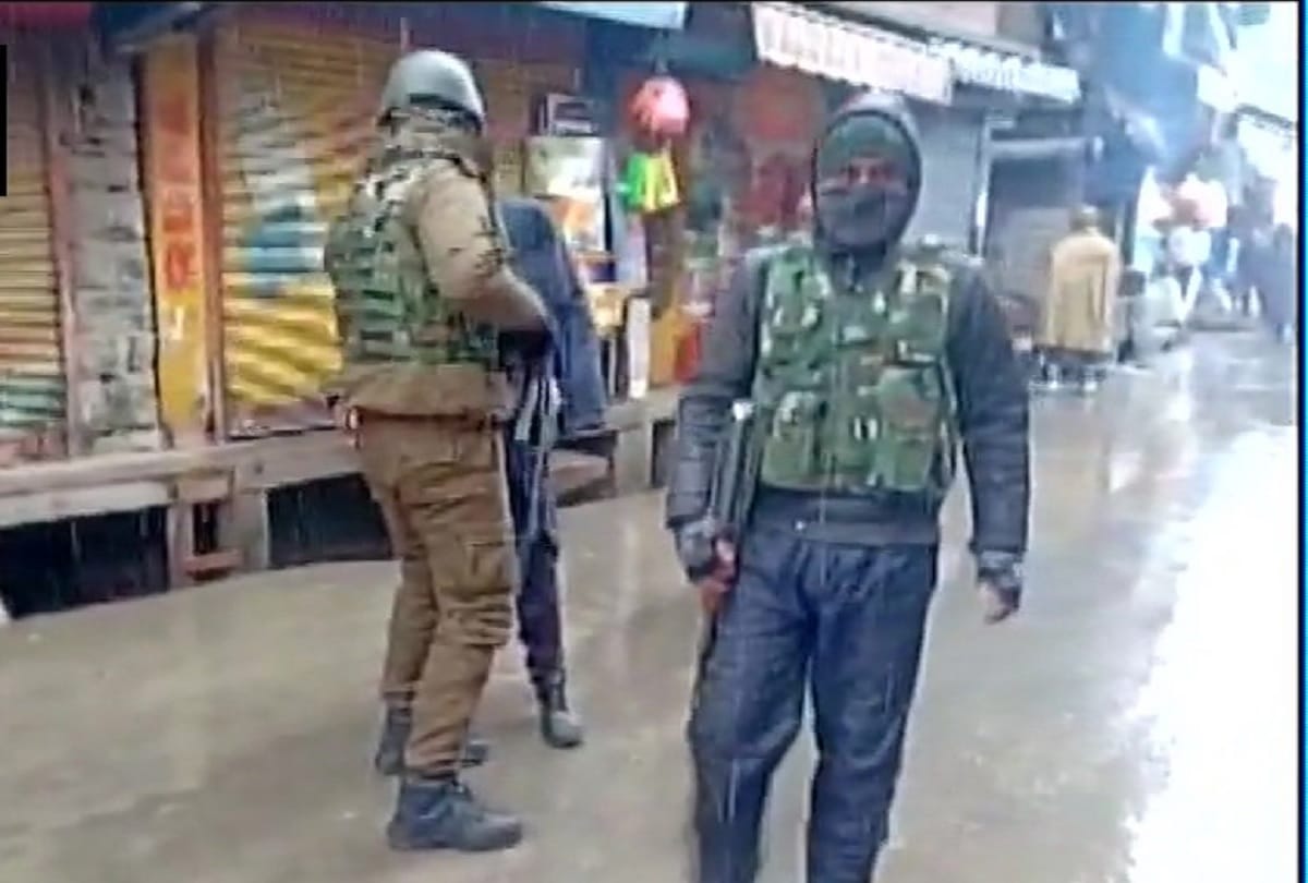 Jammu and Kashmir: Terrorists lob grenade near Shairbagh police station in Anantnag