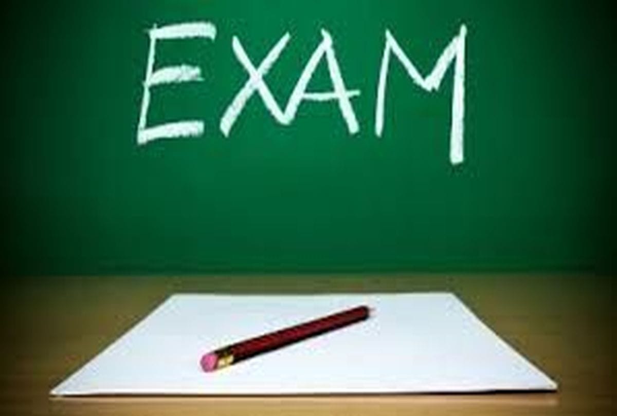 dm caught teacher for copying to dled students in agra