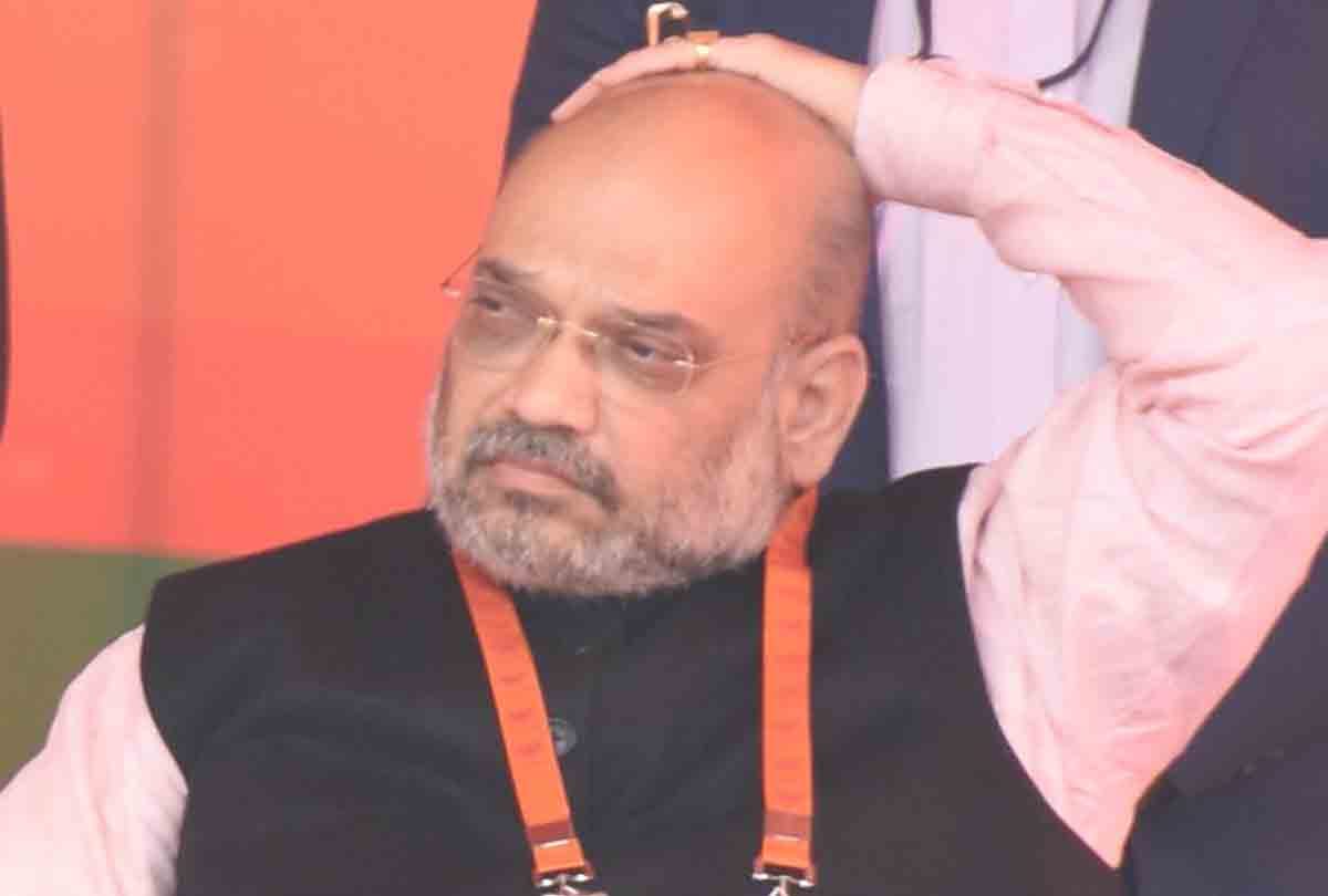 amit shah look tensed in kanpur rally
