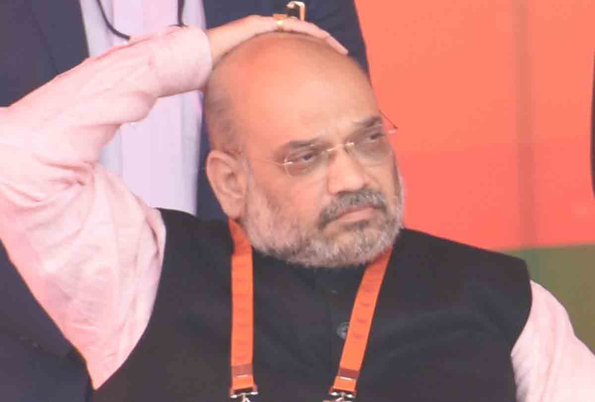 amit shah look tensed in kanpur rally